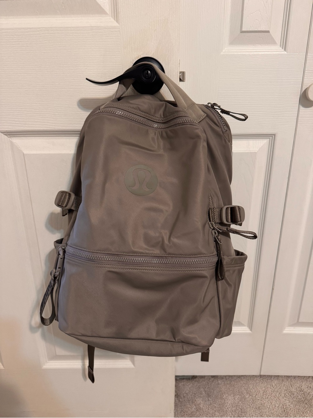 Lululemon Backpack— 22 L New Crew (Warm Ash Grey)